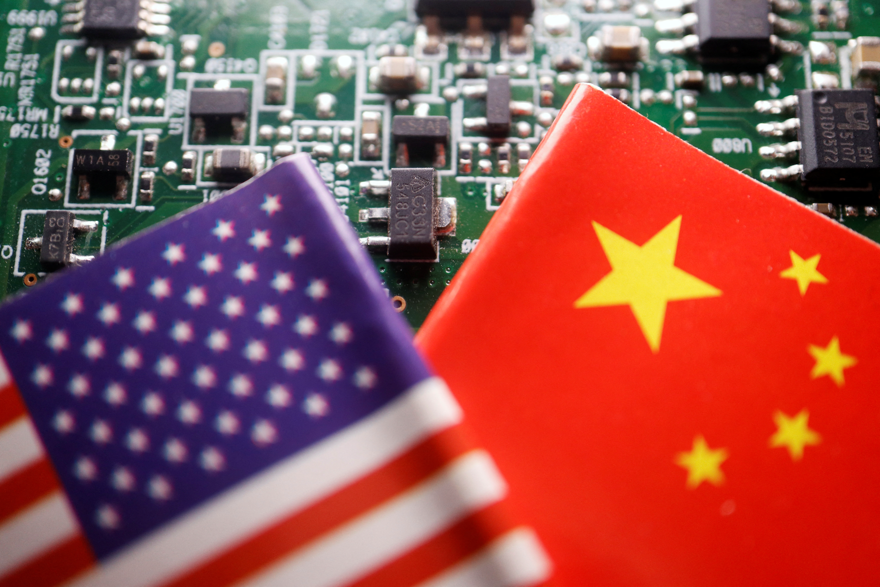US and Chinese flags on a semiconductor circuit board, illustrating the geopolitical competition in the semiconductor industry